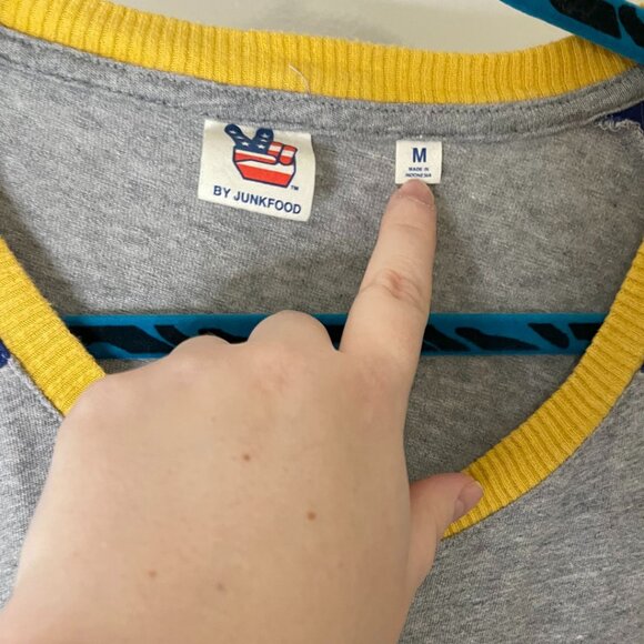 Junk Food Atari Pong Legend Tee โ Retro Gaming Shirt ๐ฎ Size M - Picture 2 of 3